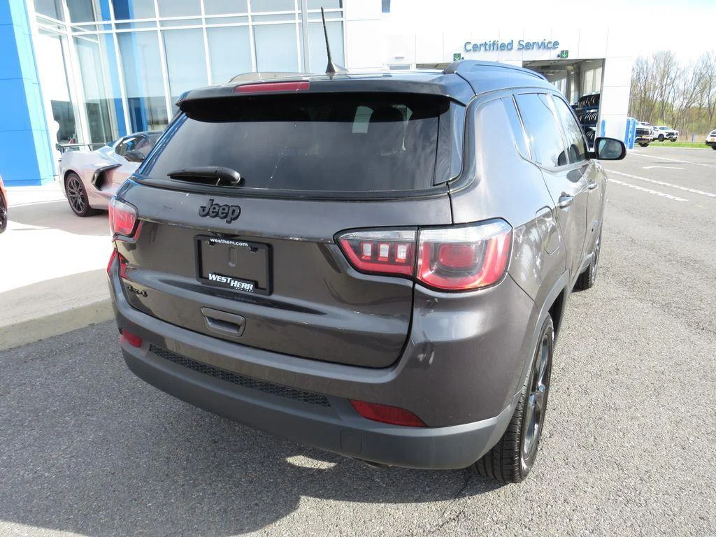 Used 2019 Granite Crystal Metallic Clear Jeep Altitude image 8