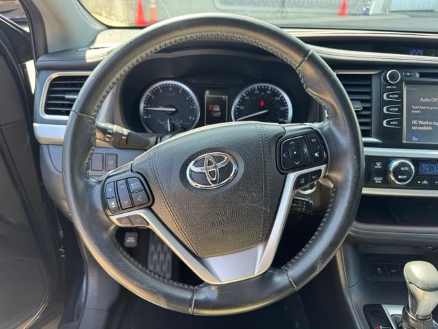 Used 2019 Midnight Black Metallic Toyota XLE image 7