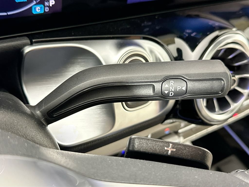 New 2026 Polar White Mercedes-Benz GLB 250 image 47