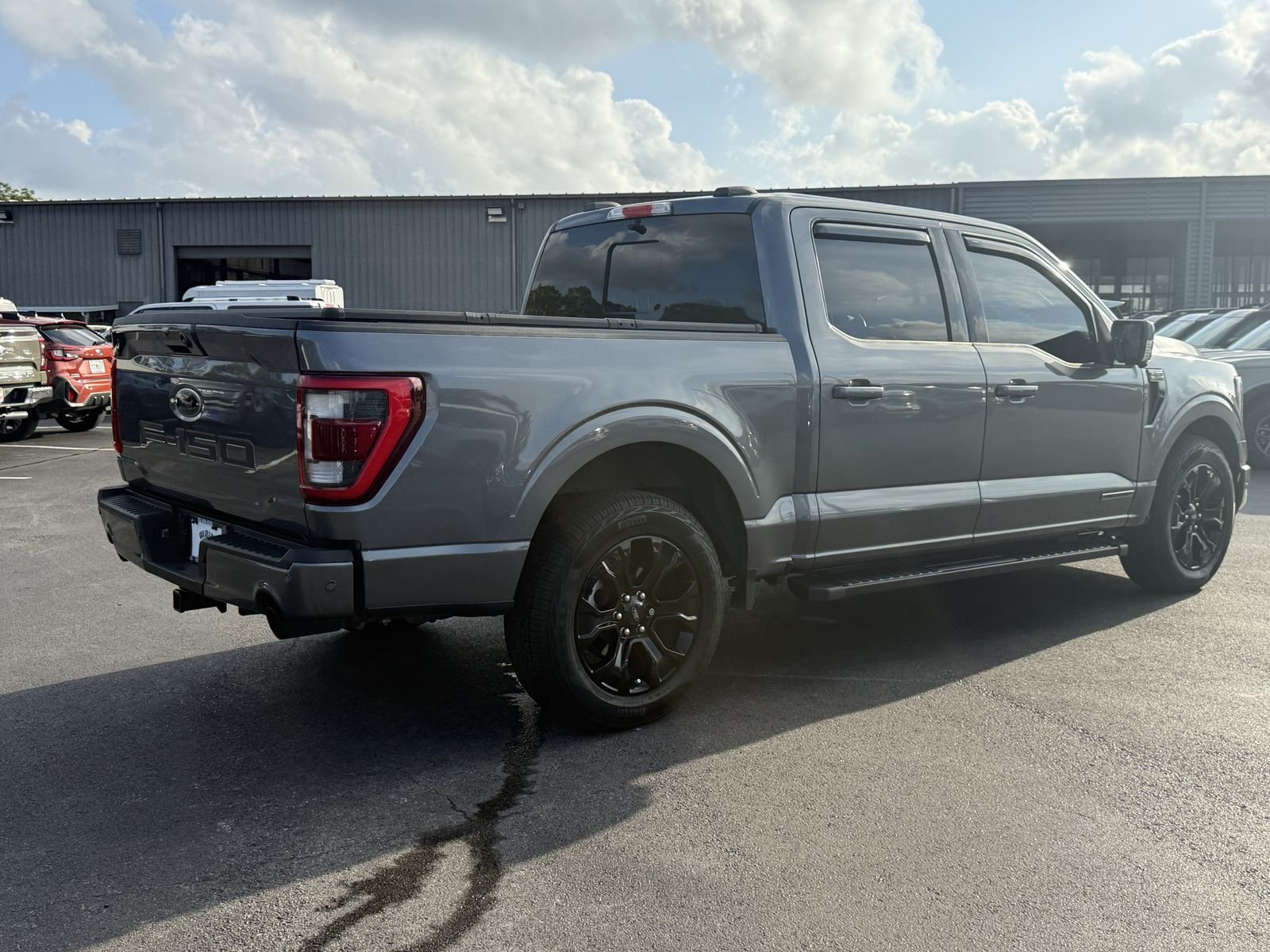 Used 2023 Gray Metallic Ford Lariat image 4