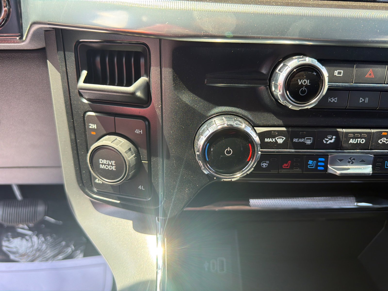 New 2026 Star White Metallic Tri-Coat Ford Lariat® image 27