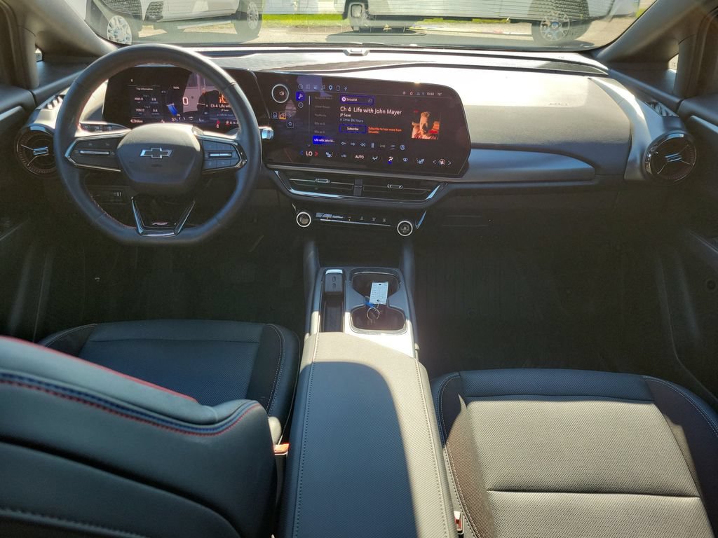 2024 Chevrolet Equinox EV RS - Photo 12