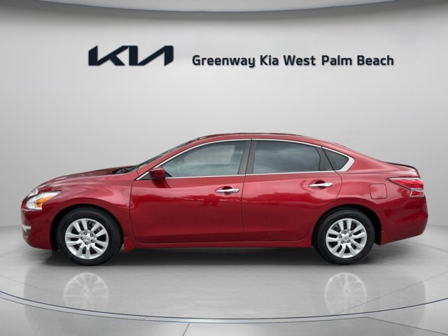 Used 2015 Red Nissan 2.5 S image 4