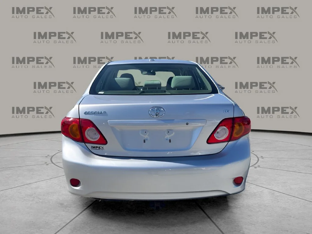 Used 2009 Silver Toyota LE image 4