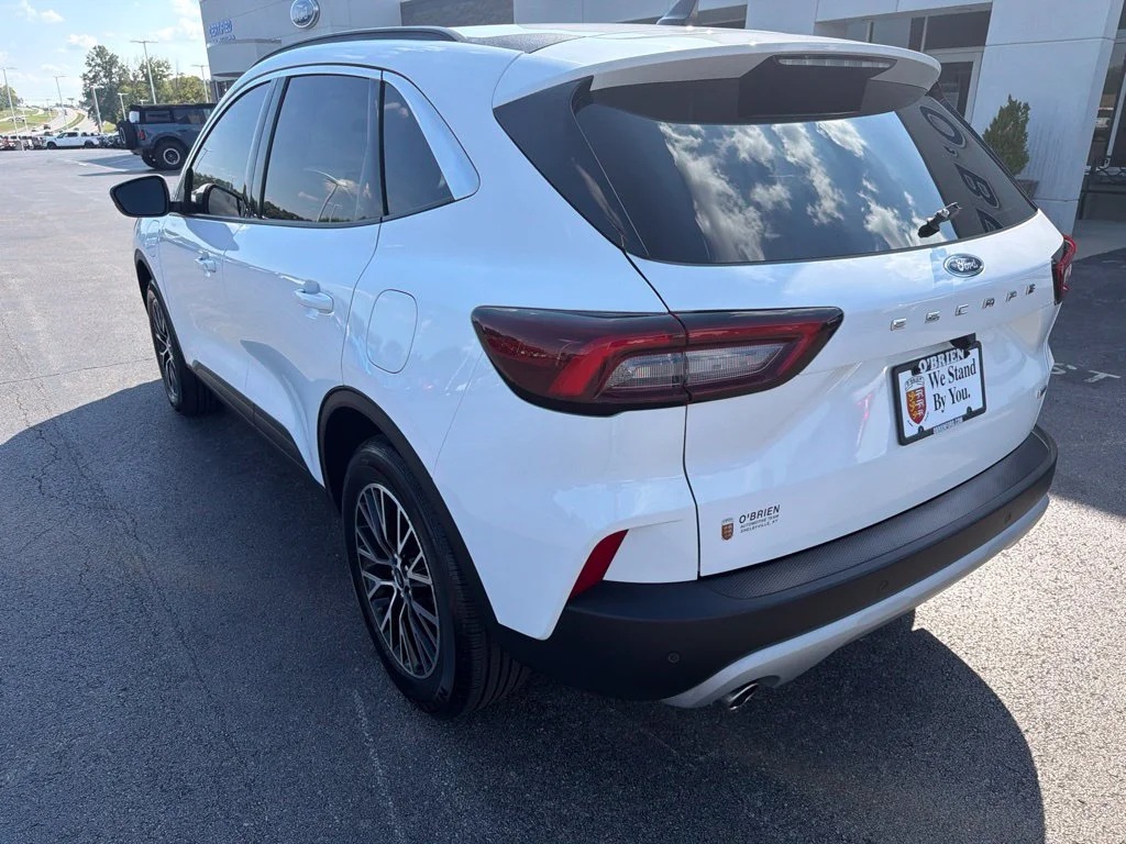 Used 2023 Oxford White Ford Base image 3