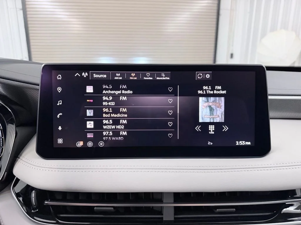 New 2027 RADIANT WHITE INFINITI Luxe FWD image 27