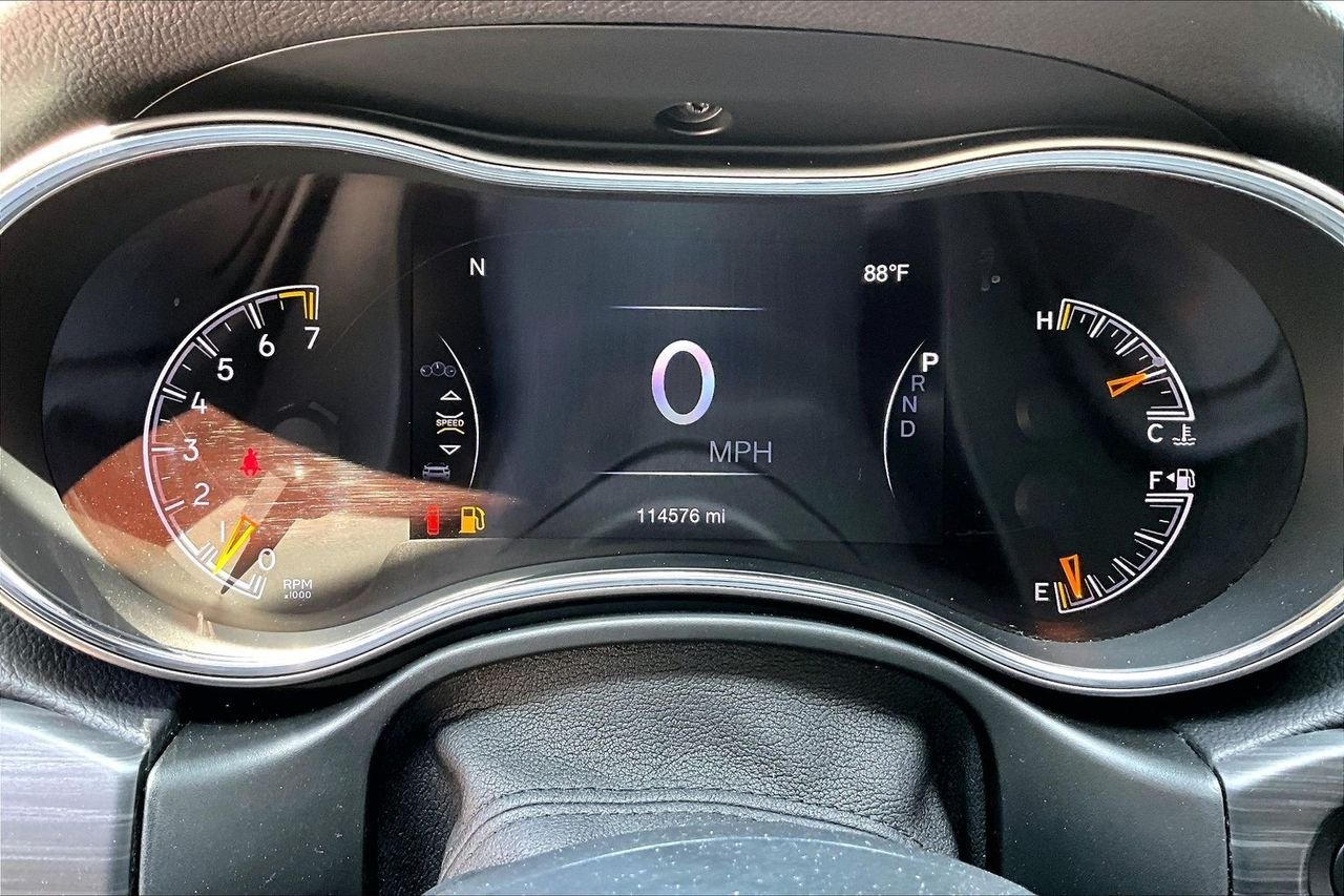 Used 2019 Silver Jeep Altitude image 12