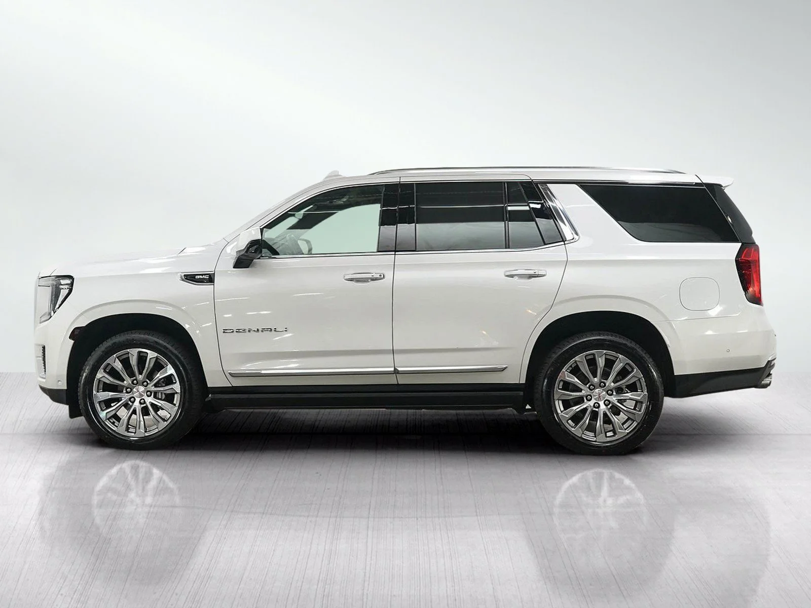 Used 2024 GMC Yukon Denali with VIN 1GKS2DKL7RR114480 for sale in Roseville, Minnesota