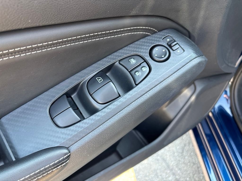 Used 2019 Blue Nissan 2.5 S image 16