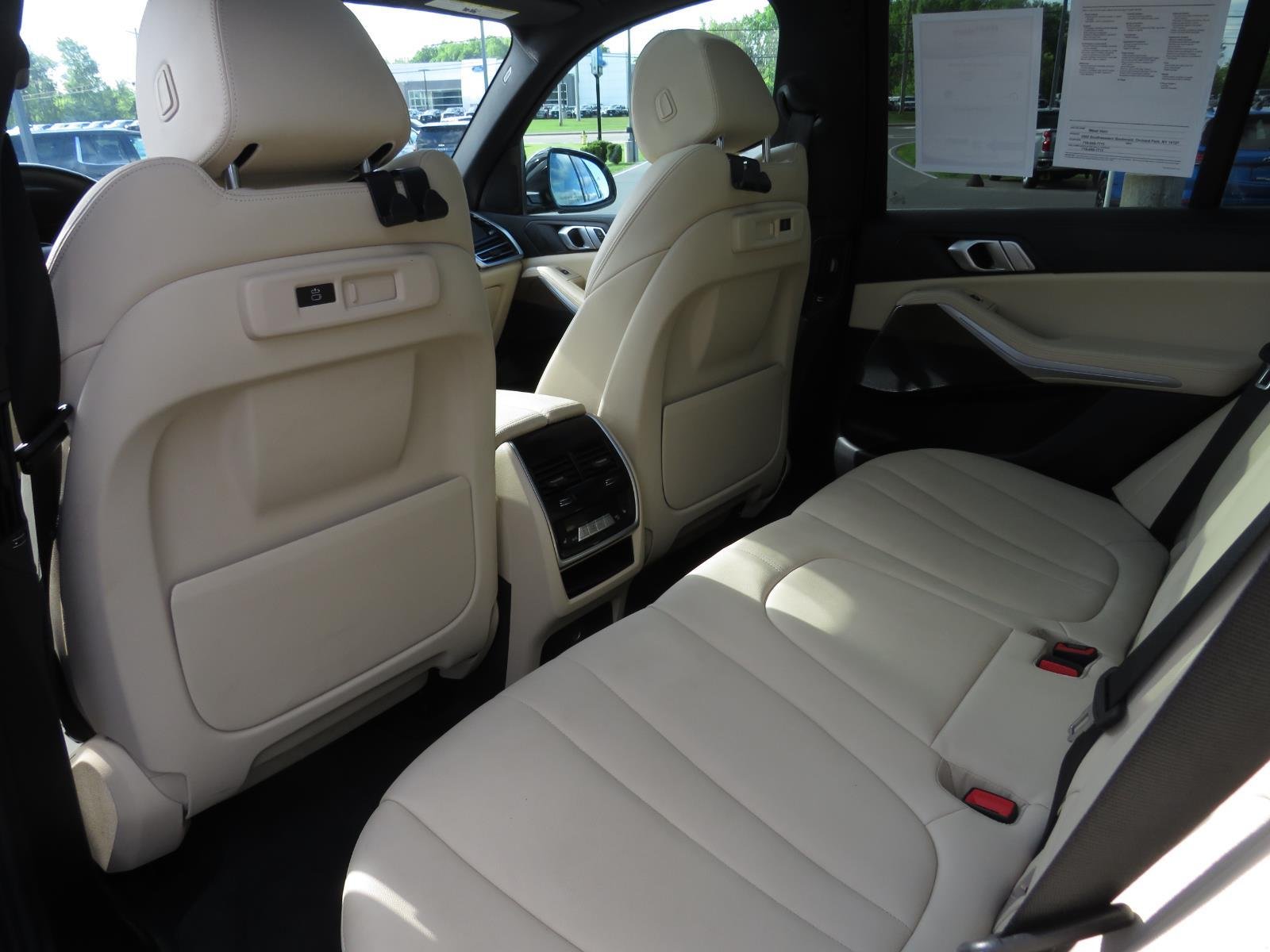 Used 2022  BMW  image 26