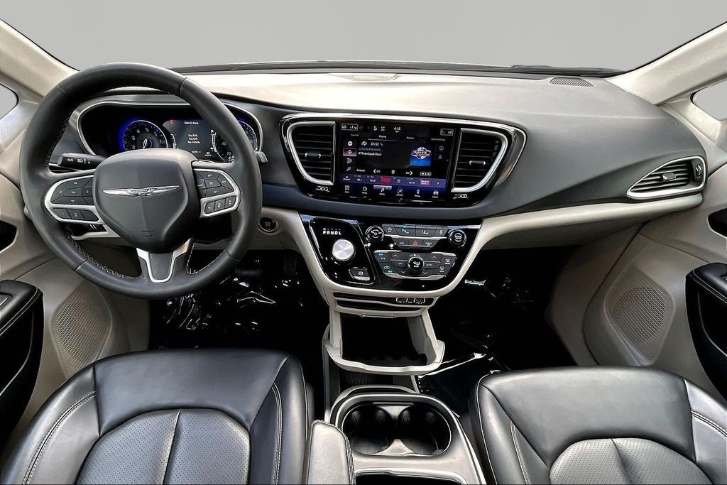 Used 2023 White Chrysler Touring L image 7