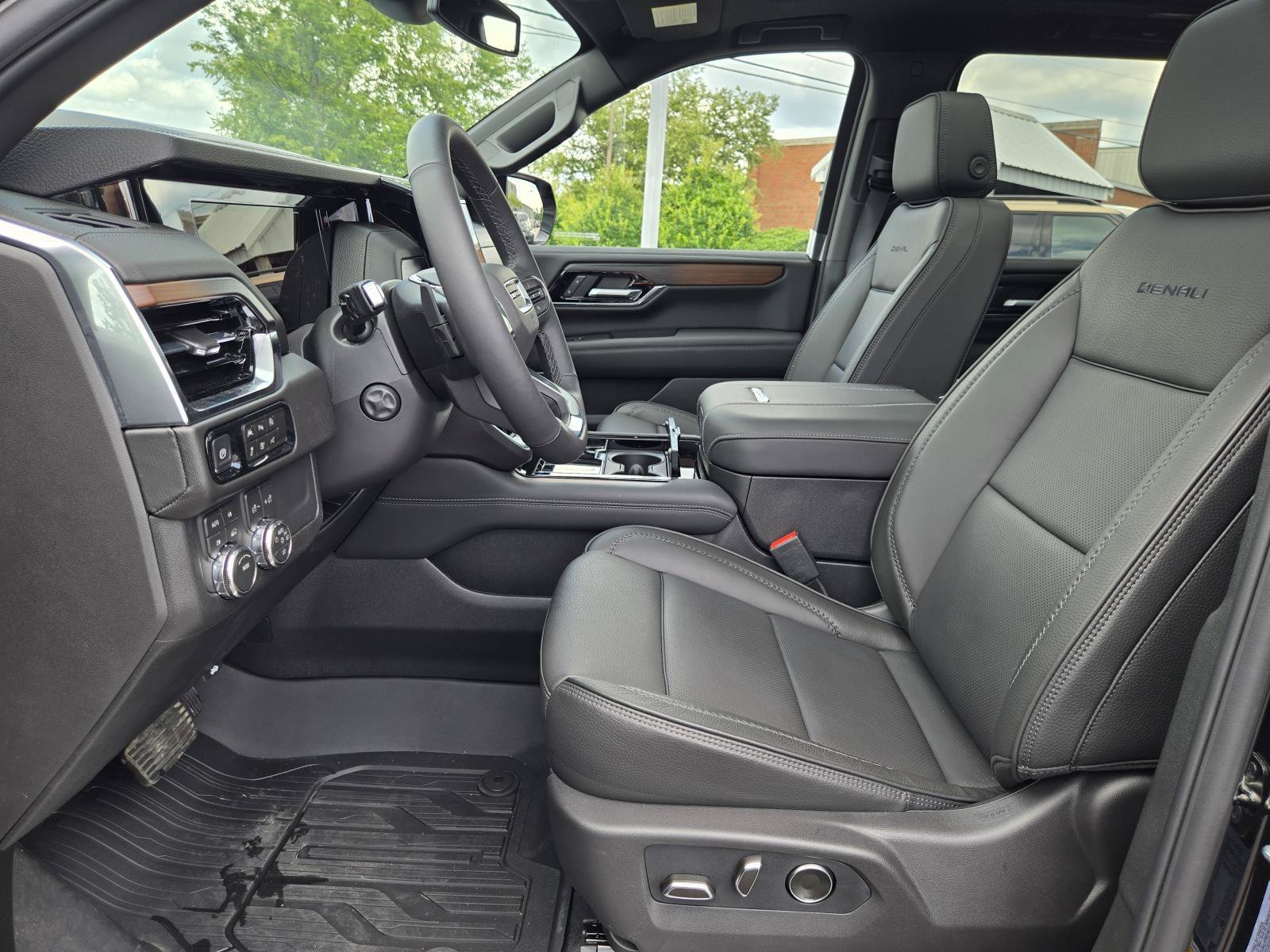 Used 2026 NOIR ONYX GMC Denali image 25