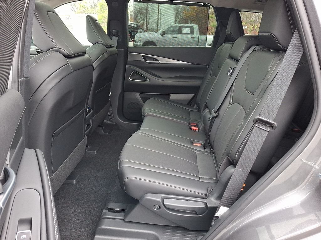 New 2026 GRAPHITE SHADOW INFINITI Luxe AWD image 6
