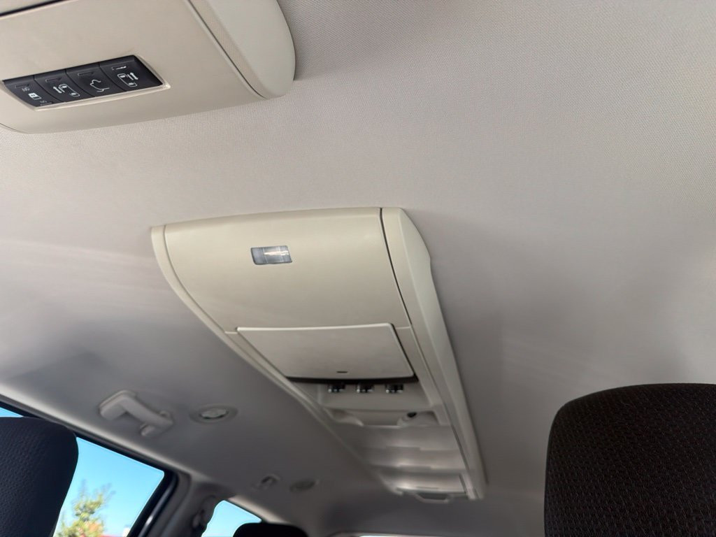 Used 2012 Silver Chrysler Touring image 25
