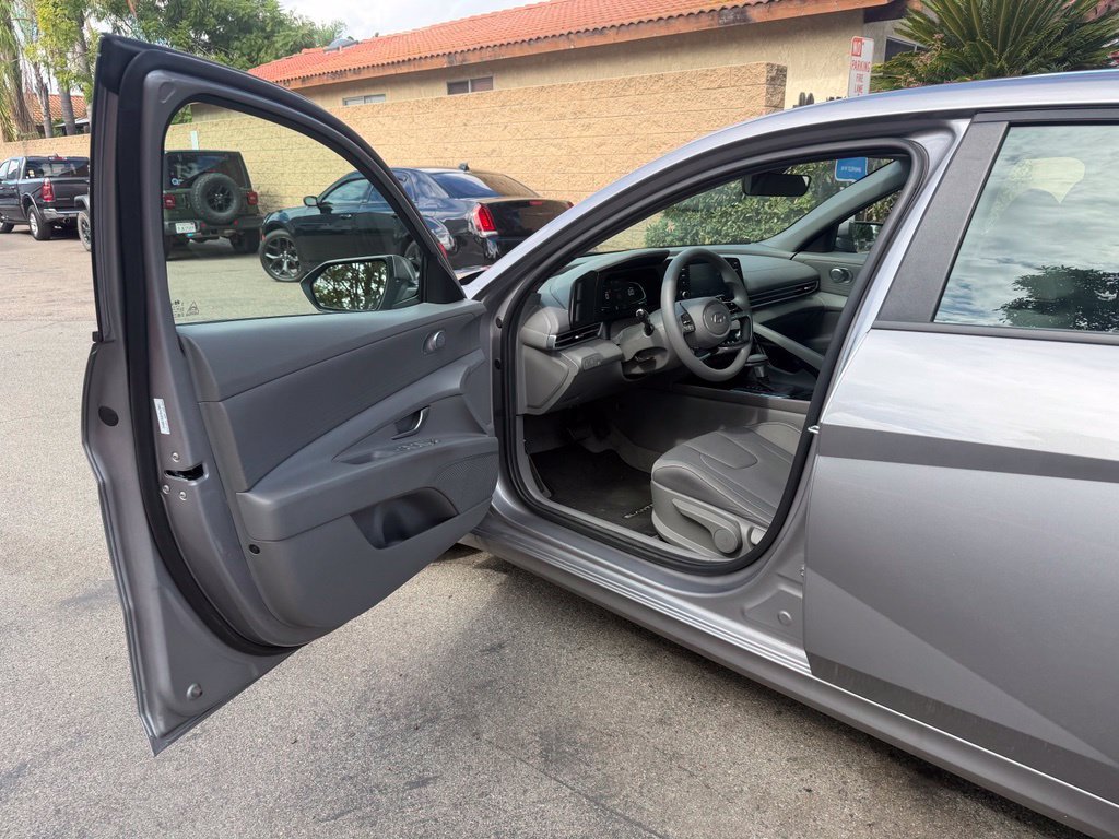 Used 2026 Silver Hyundai Blue image 18