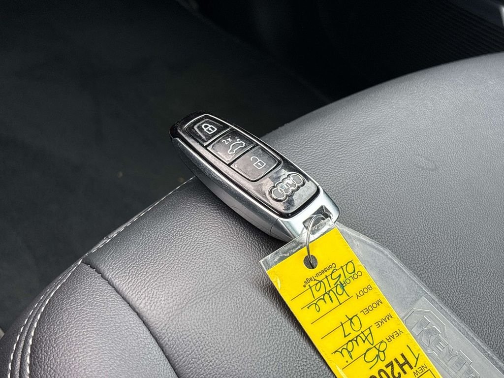 Used 2025  Audi 55 Premium Plus image 30