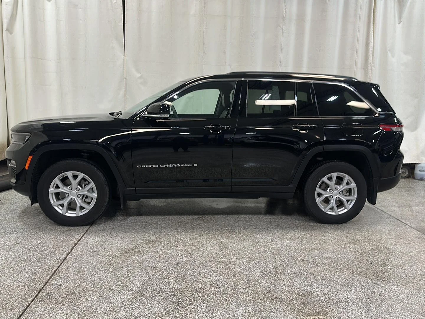 Used 2023 Jeep Grand Cherokee Limited with VIN 1C4RJHBGXPC535424 for sale in Waconia, Minnesota