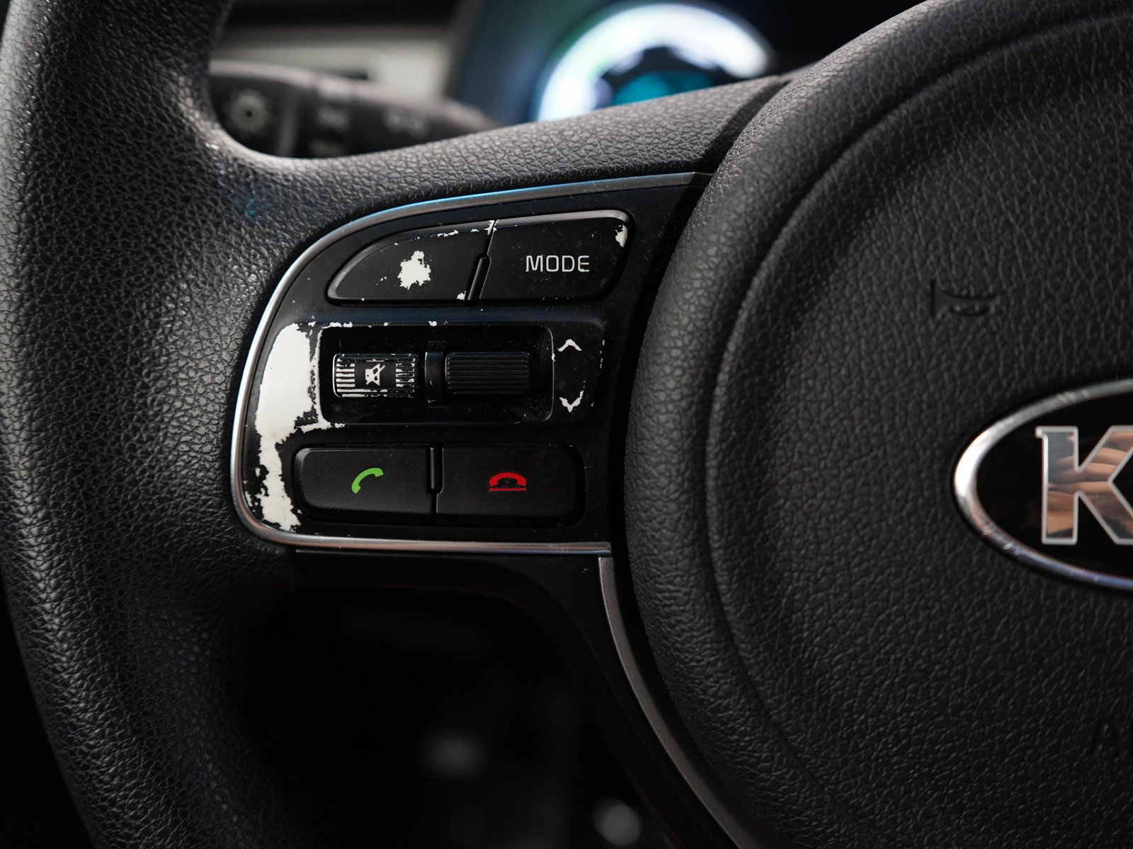 Used 2018 Snow White Pearl Kia LX image 20