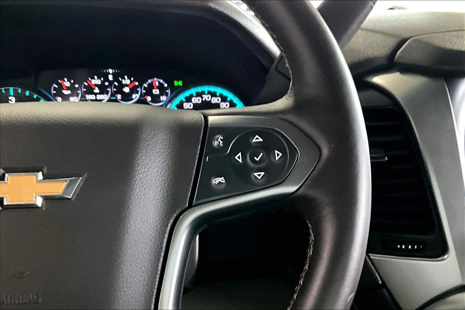 Used 2017 Iridescent Pearl Tricoat Chevrolet Premier image 25