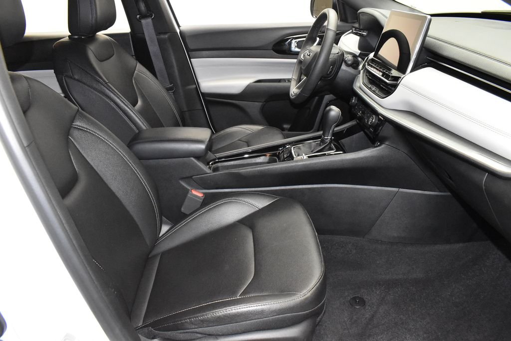Used 2025 White Jeep Limited image 23