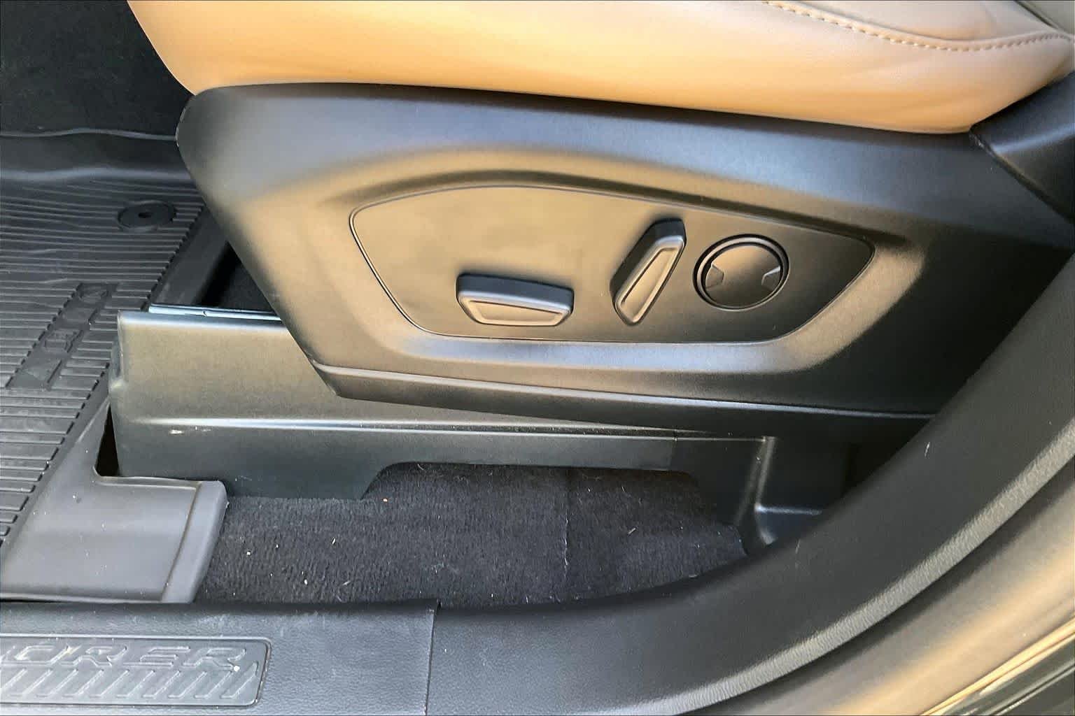Used 2024 Forged Green Metallic Ford XLT image 31