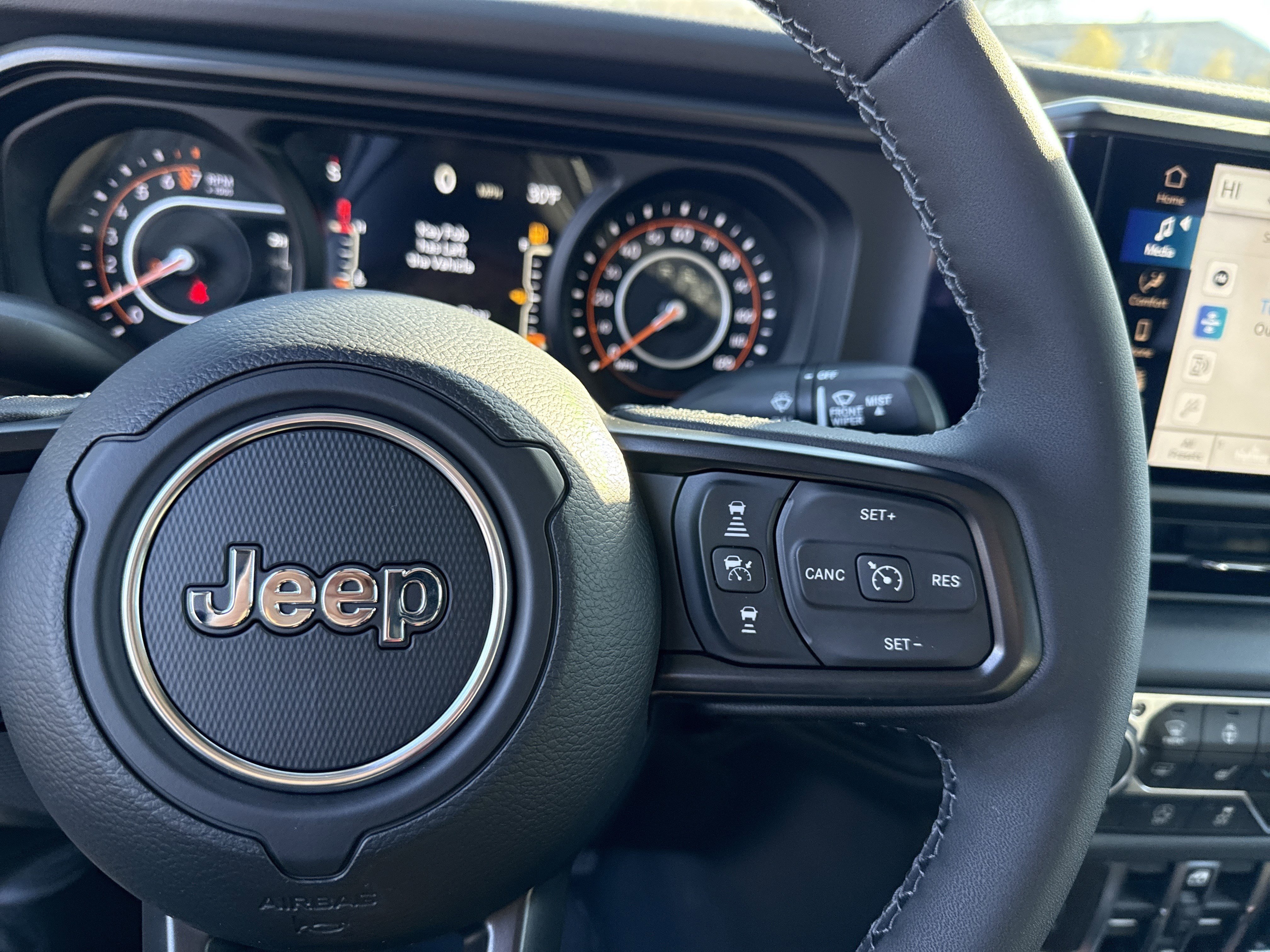 New 2026 Granite Crystal Metallic Clearcoat Jeep Sahara image 27
