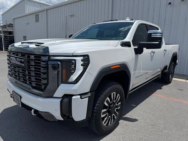 Used 2024 White Frost Tricoat GMC Denali Ultimate image 32