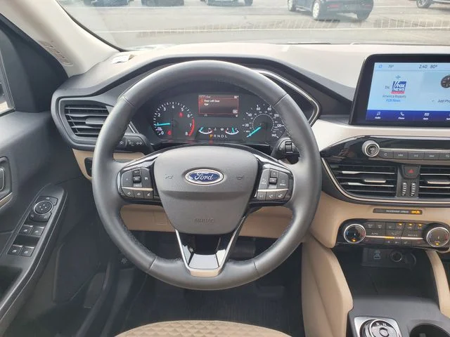 Used 2022 Blue Ford SE image 13