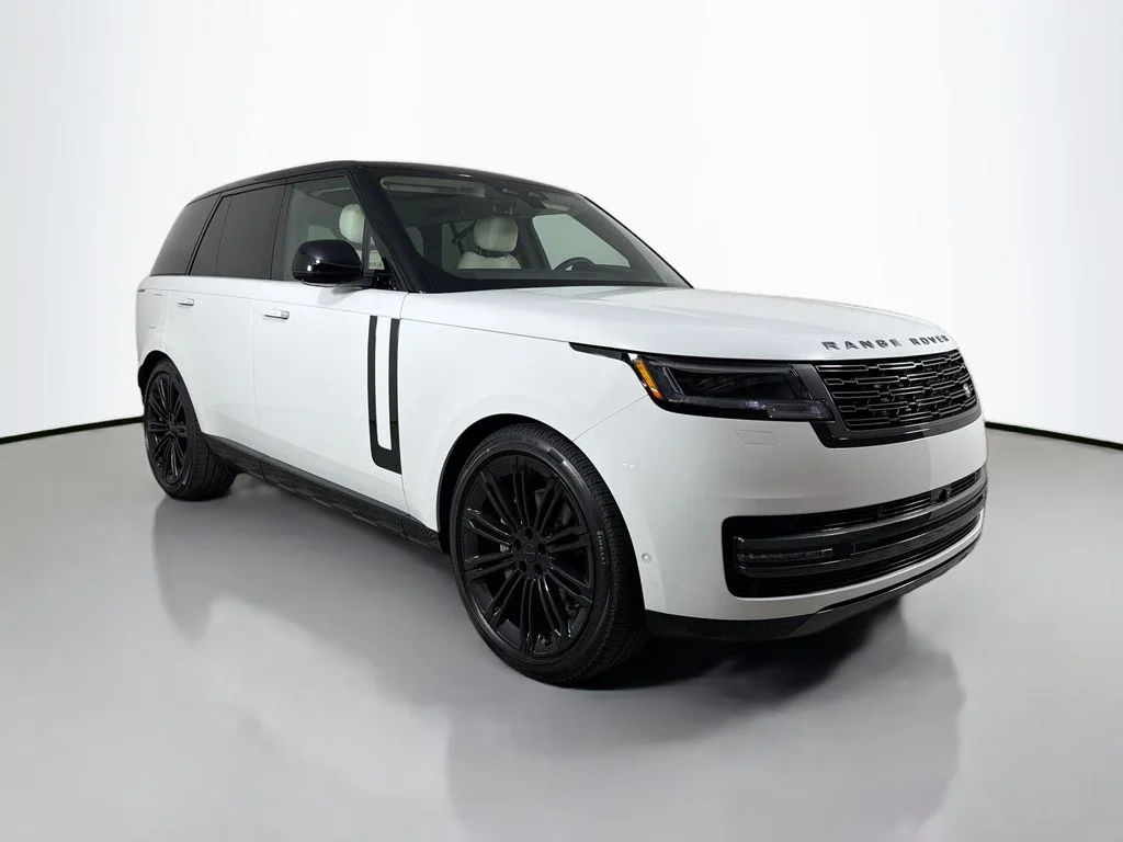 New 2026 Fuji White Land Rover SE image 3