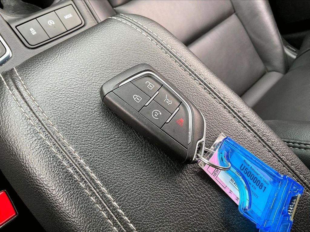 Used 2024 Argent Silver Metallic Cadillac Premium Luxury image 27