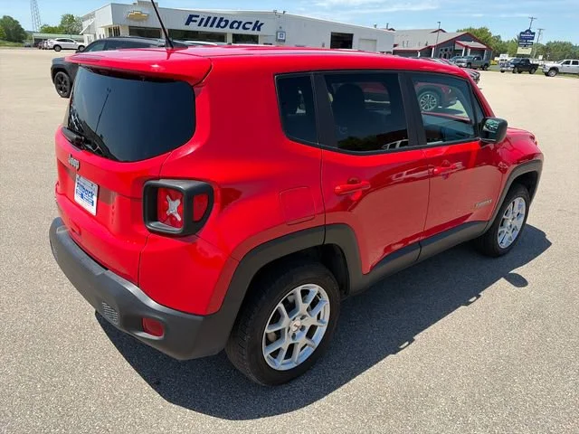 Used 2023  Jeep Latitude image 8