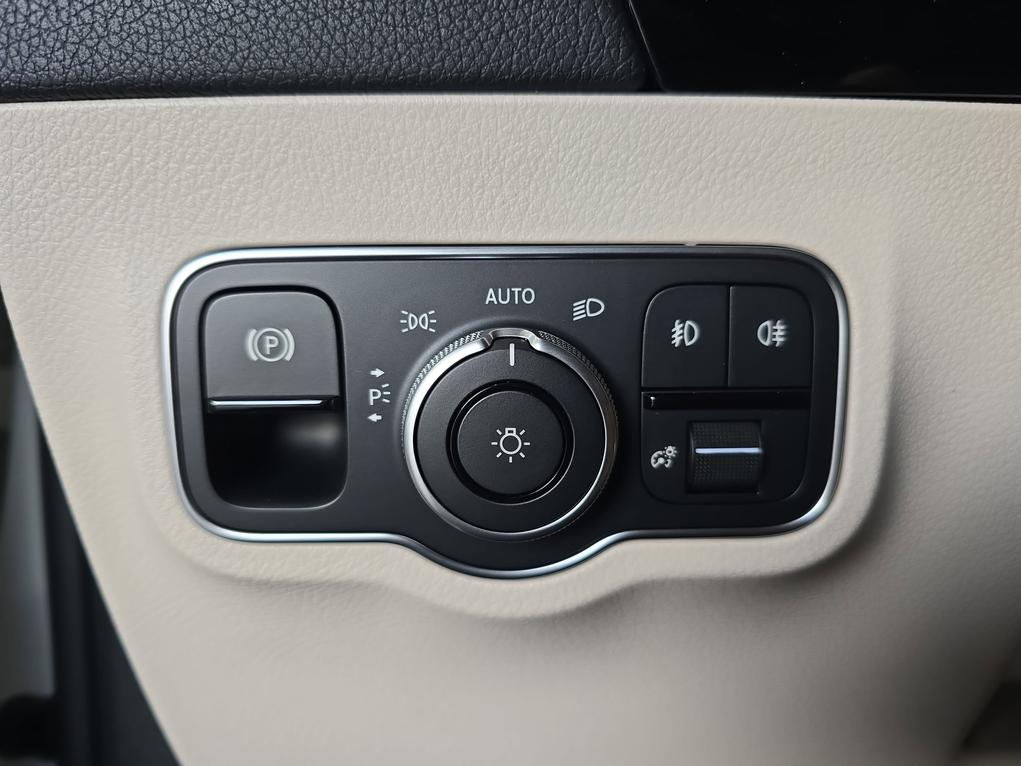 New 2026 Polar White Mercedes-Benz GLA250 image 26