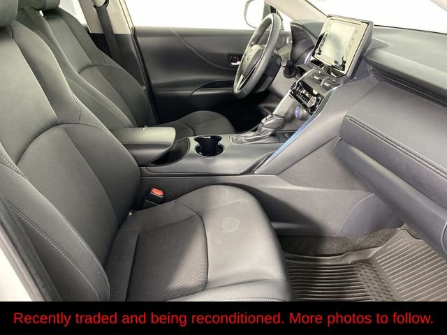 Used 2021 White Toyota LE image 10