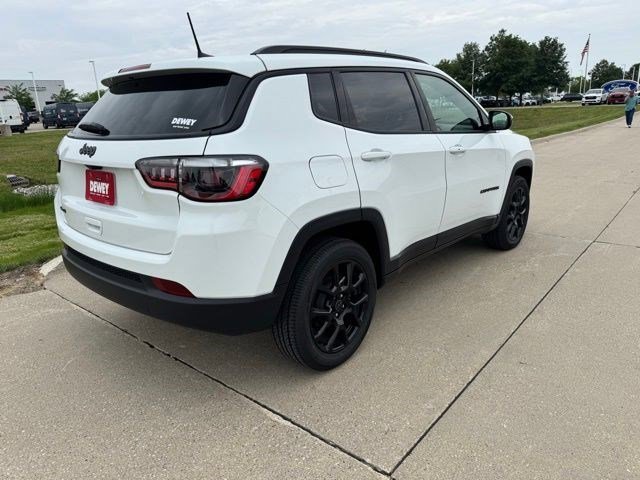 New 2026 Bright White Clear-Coat Exterior Paint Jeep Latitude image 6