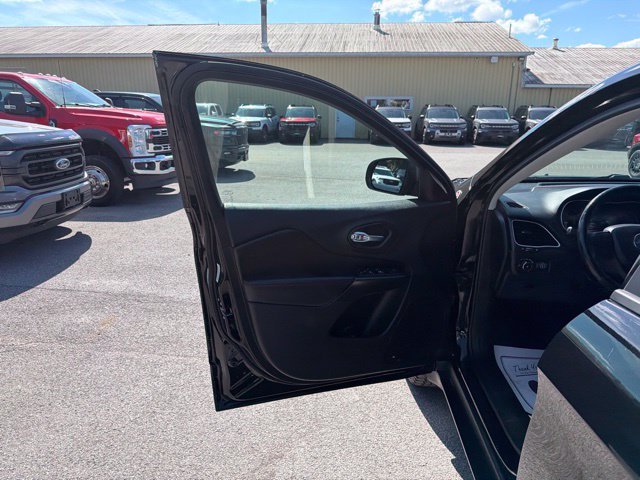 Used 2019 Black Jeep Trailhawk image 18