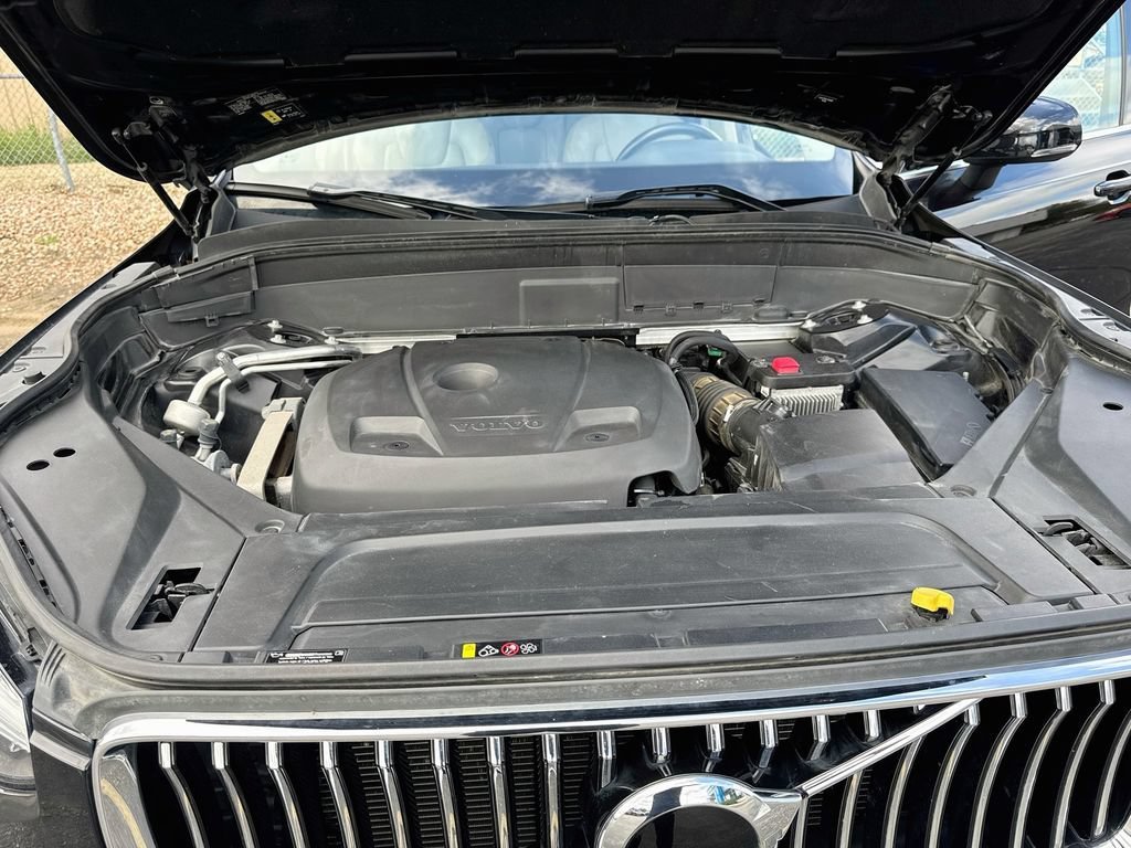 Used 2020 Black Volvo Momentum image 33