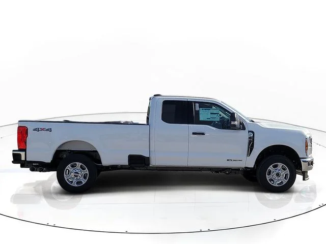 New 2026 Oxford White Ford XLT image 4