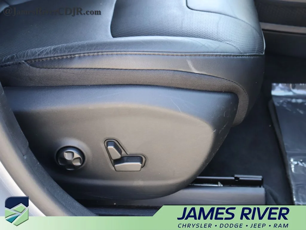 Used 2021 Silver Jeep Latitude Lux image 10