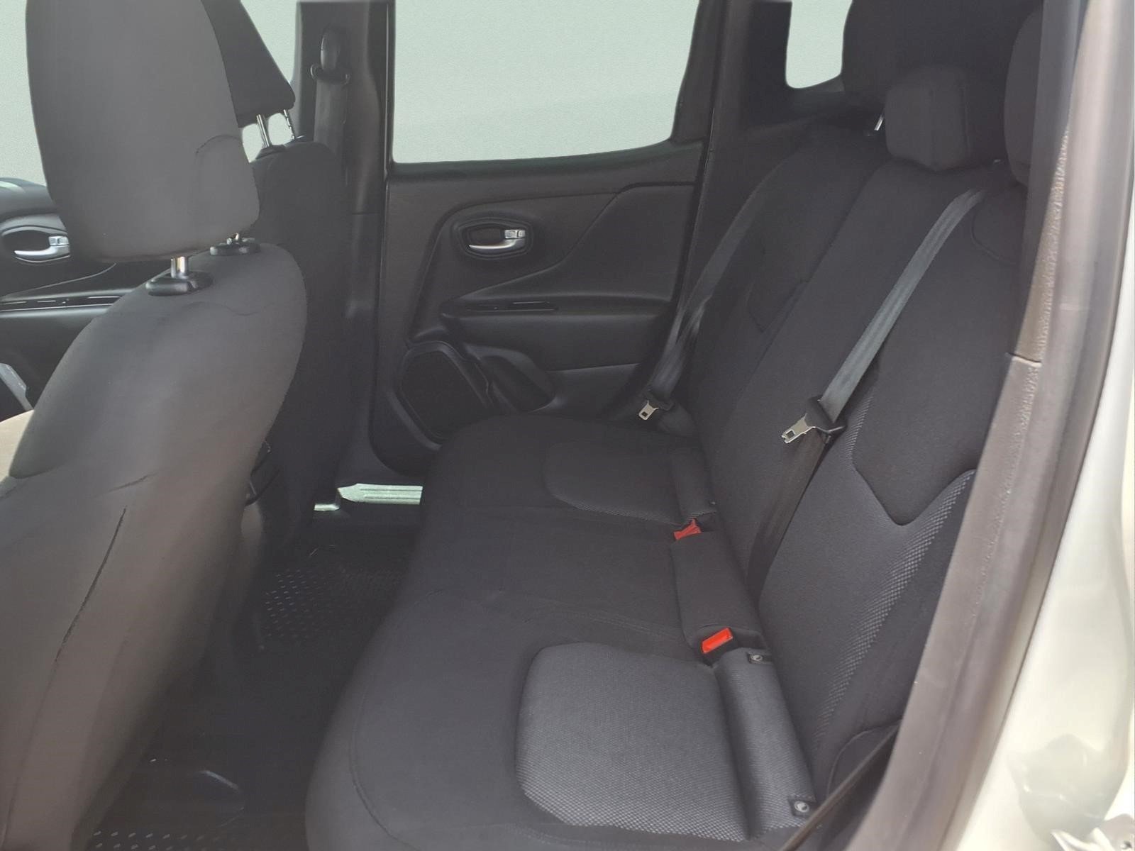 Used 2023 Alpine White Clearcoat Jeep Latitude image 13