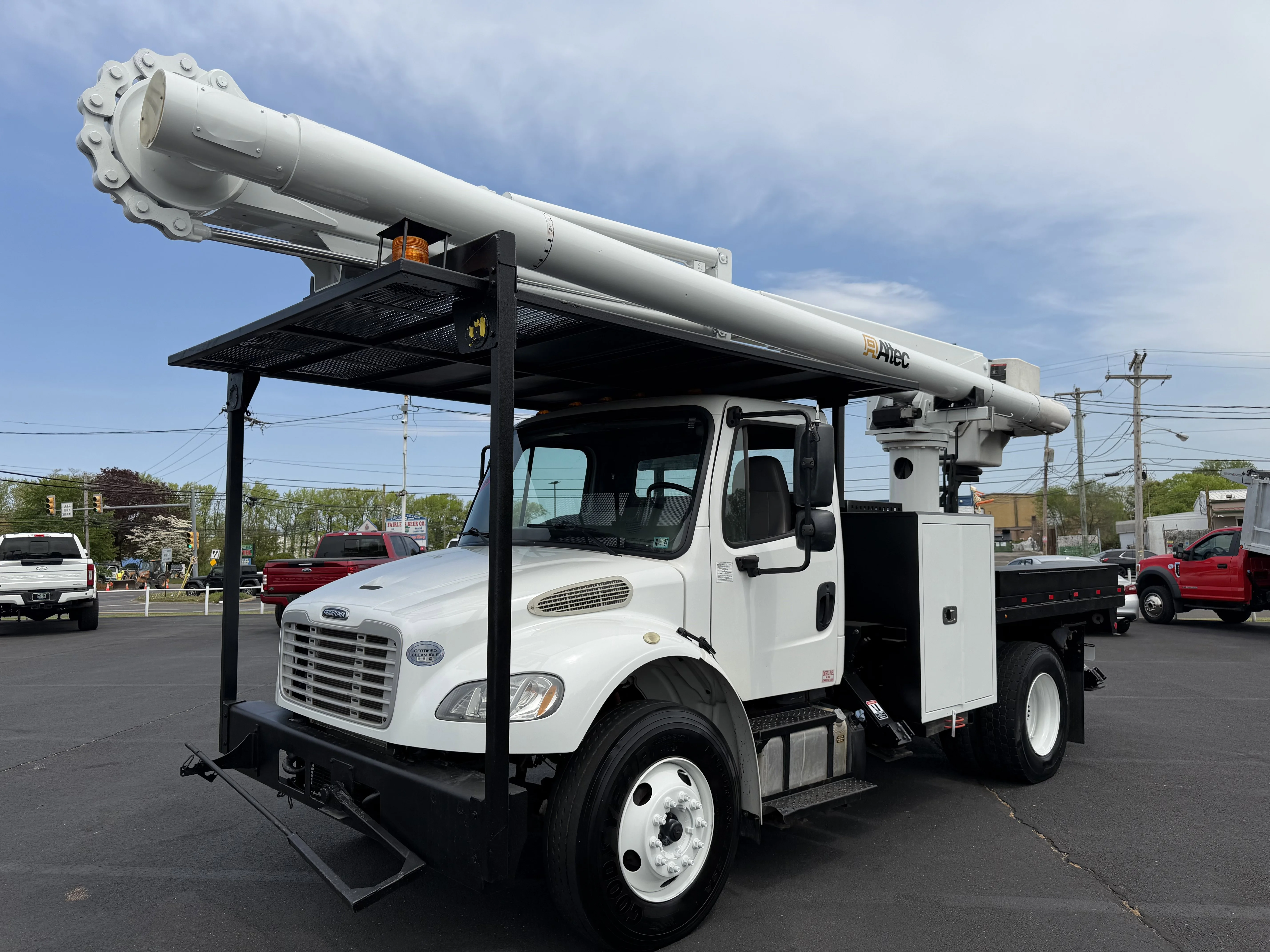 Used 2019 White FREIGHTLINER Under CDL image 3