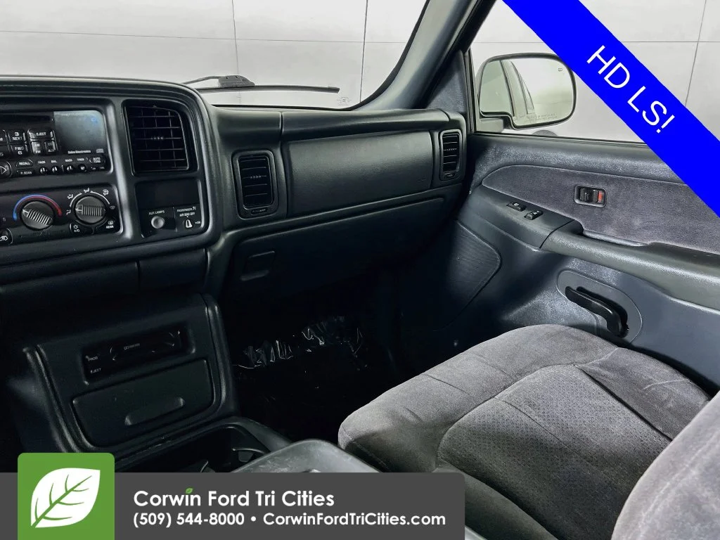 Used 2000 White Chevrolet LS image 22