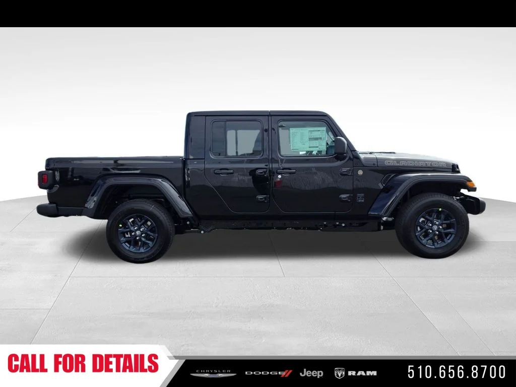 New 2026 Black Clear-Coat Exterior Paint Jeep 85th Anniversary Edition image 4