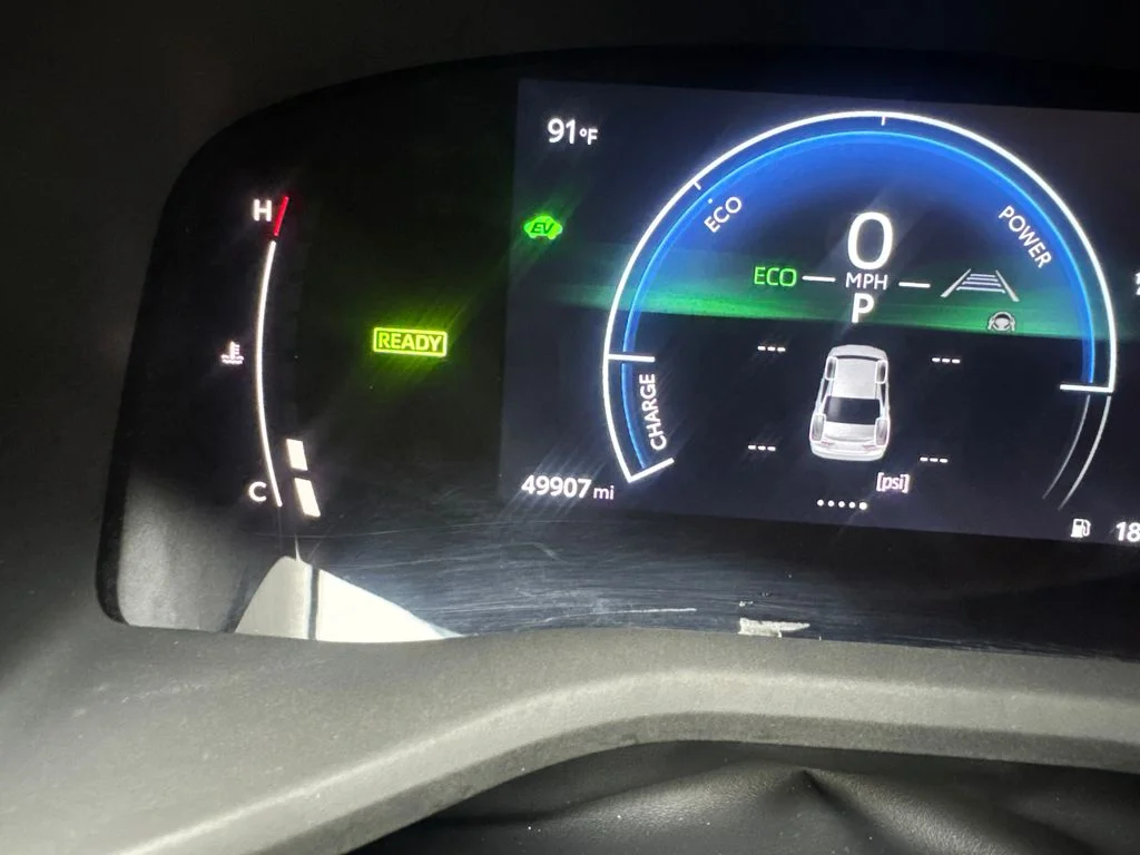 Used 2025 White Toyota LE image 61
