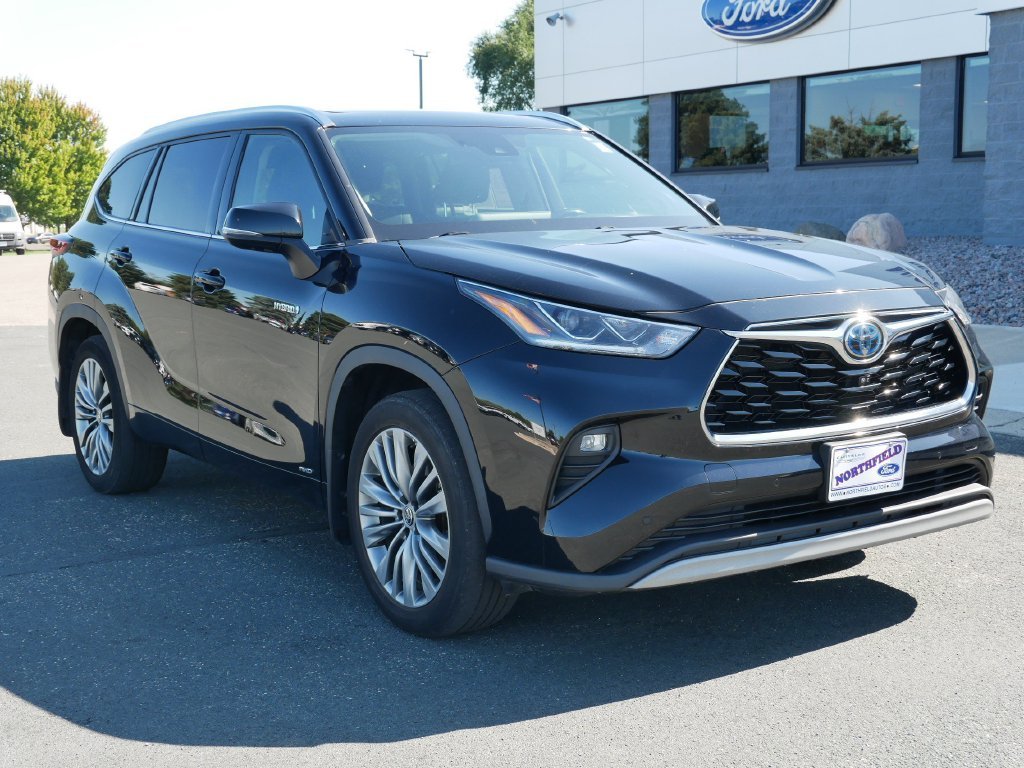 Used 2021 Toyota Highlander Platinum with VIN 5TDEBRCH6MS022237 for sale in Northfield, Minnesota