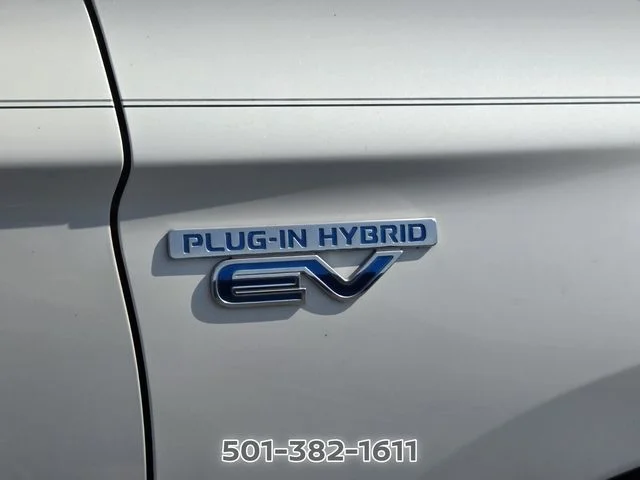 Used 2018 White Mitsubishi SEL image 18