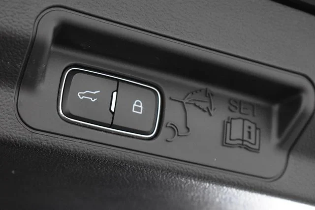 Used 2020 Black Ford XLT image 18