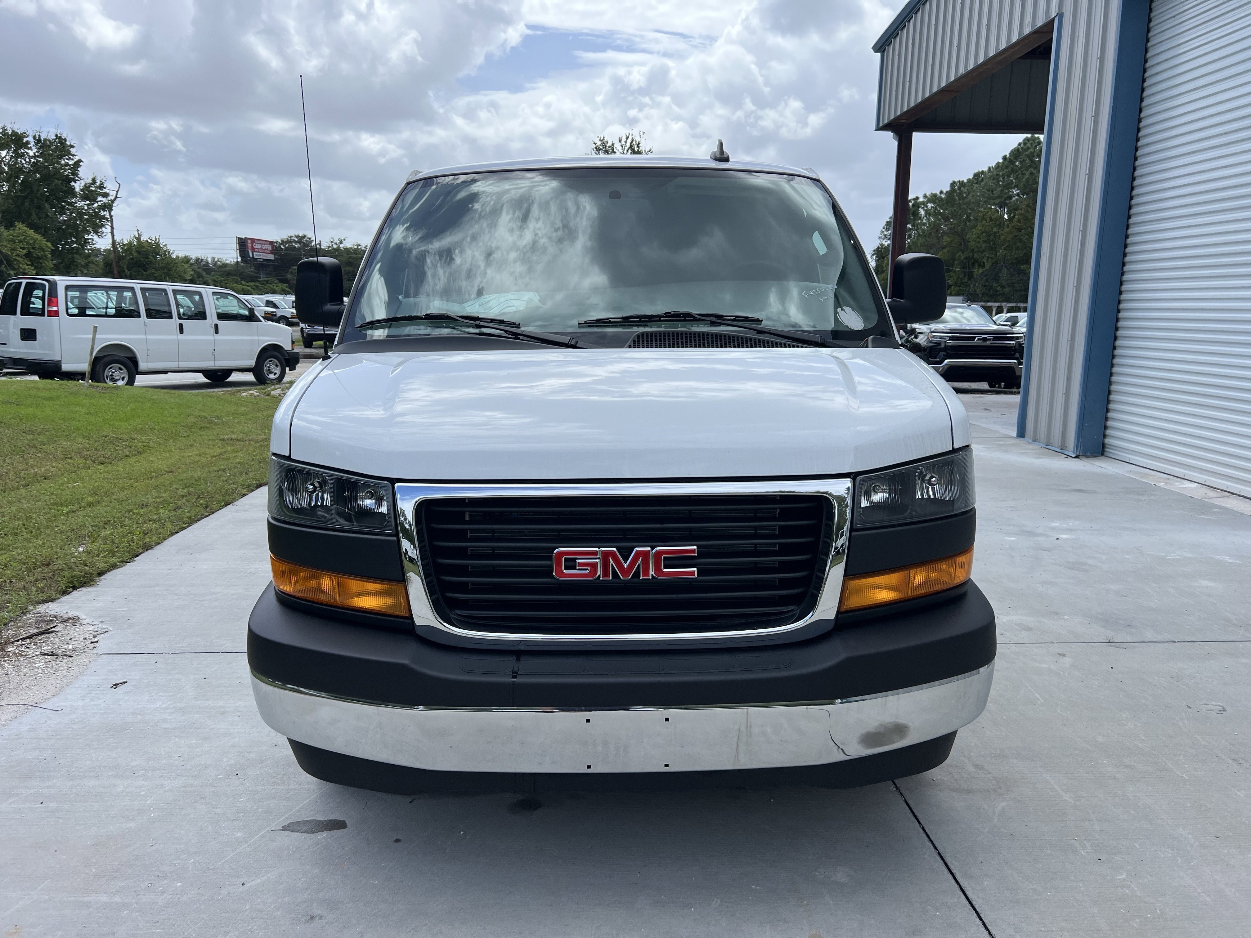 New 2025 Summit White GMC Work Van image 9
