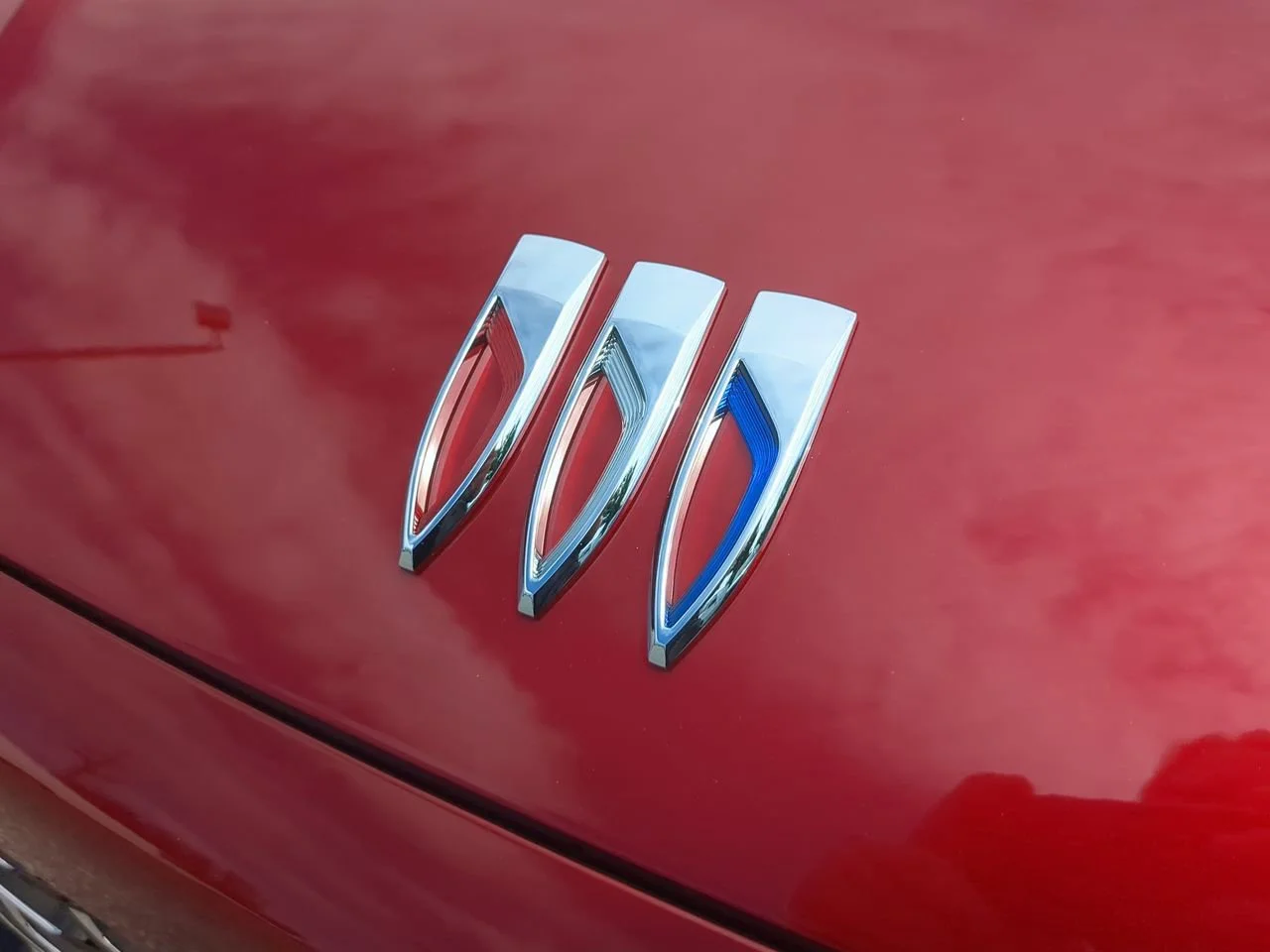 New 2026 Cherry Red Tintcoat Buick Avenir image 32
