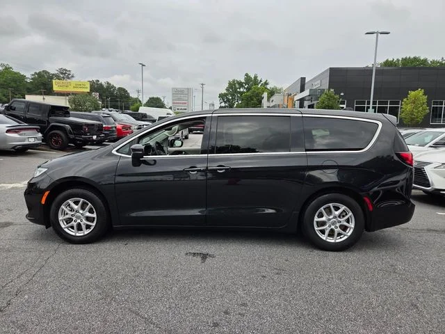 Used 2023 Black Chrysler Touring L image 4