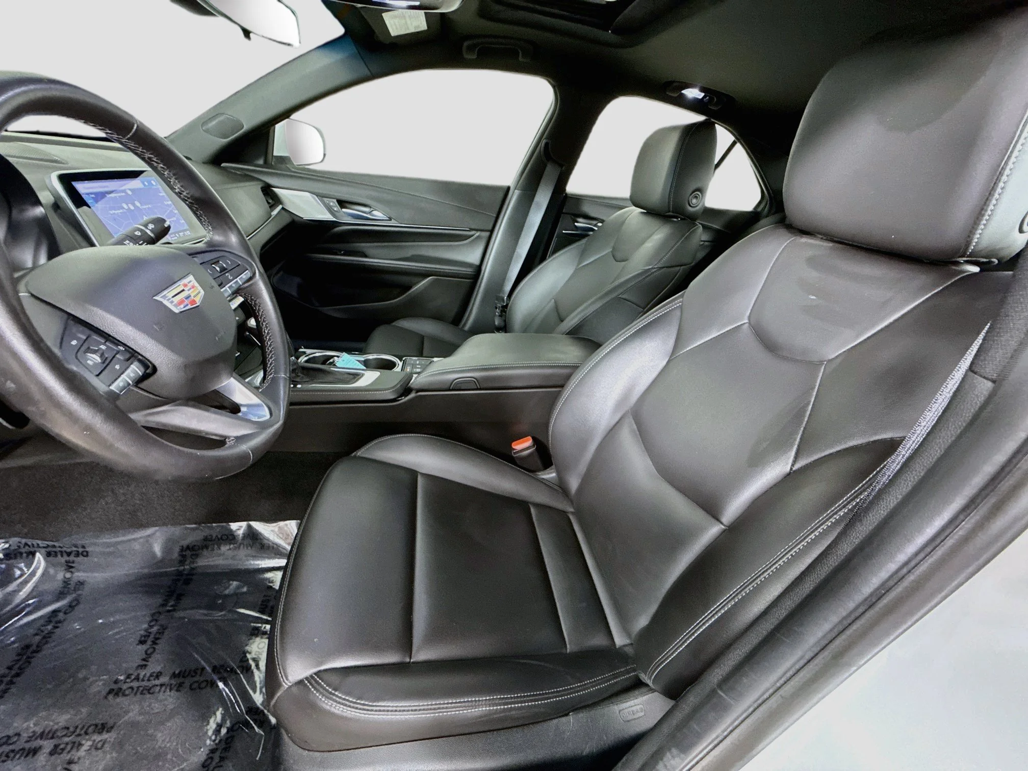 Used 2022 SUMMIT WHITE Cadillac Luxury image 23